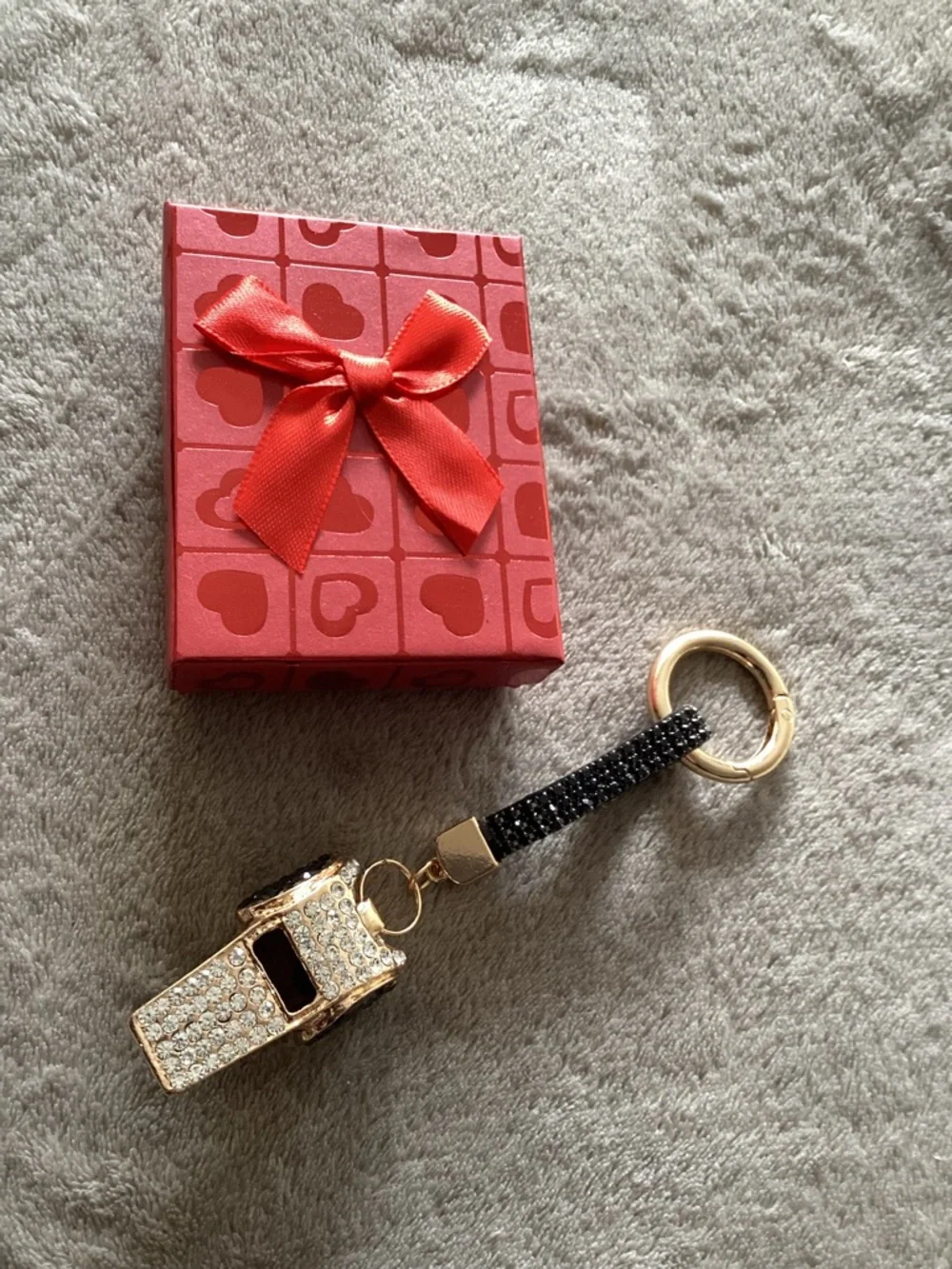 🪷 NIB Crystal Embellished Gold Working Whistle Keychain with Black Crystal Strap